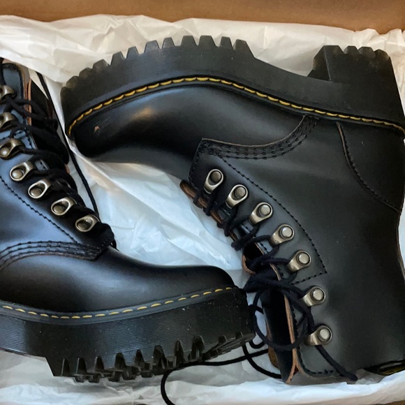 Dr Martens Womens Leona 7 Hook Boots 